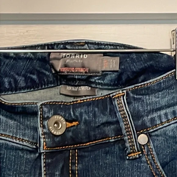 Torrid Boyfriend Straight Vintage Stretch 10R - Picture 2 of 5